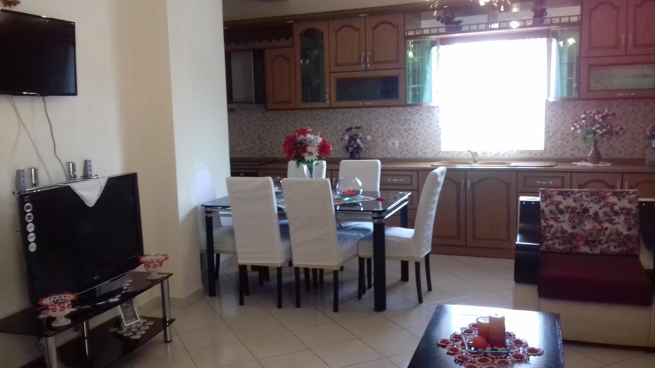 Florand Sela Apartment *
